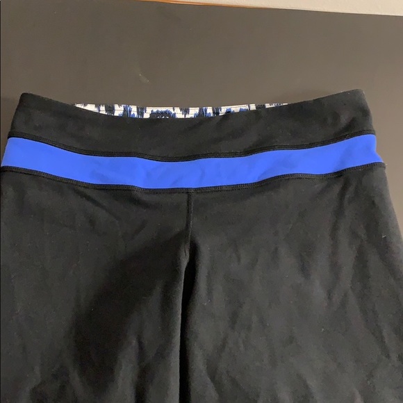 Reversable Lululemon Capris Size 6 - Picture 9 of 9